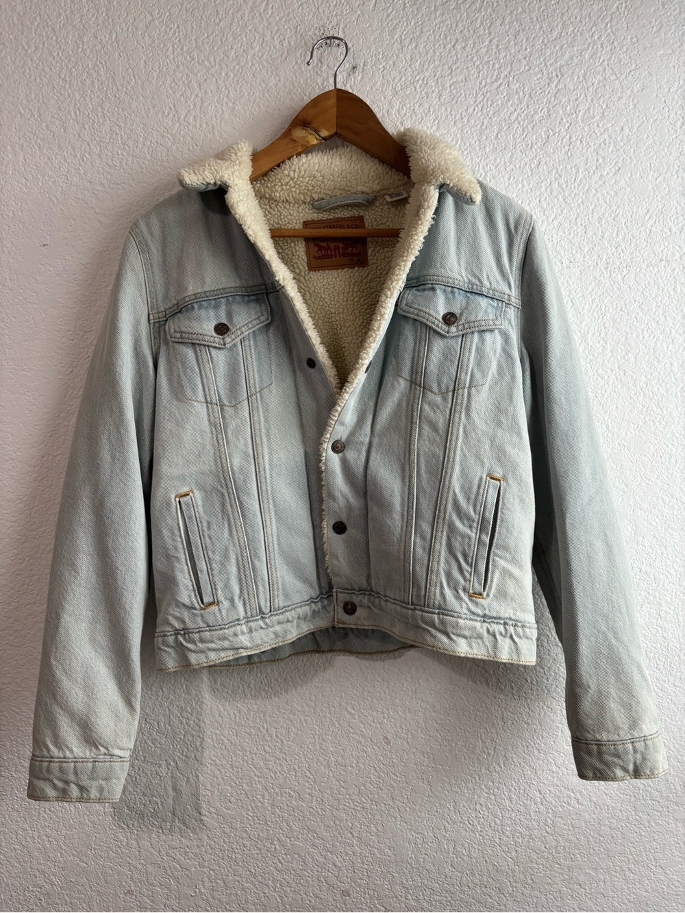 Levi's Tucker Light Blue Denim Jacket with Cream Sherpa Lining Medium